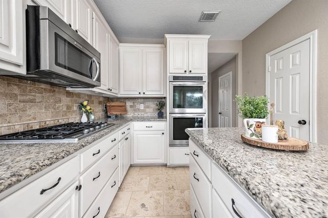 907 Middlecreek Street, Friendswood, TX 77546