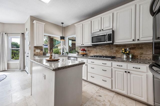 907 Middlecreek Street, Friendswood, TX 77546