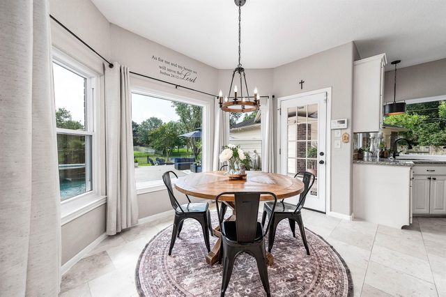 907 Middlecreek Street, Friendswood, TX 77546
