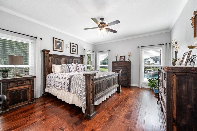 907 Middlecreek Street, Friendswood, TX 77546