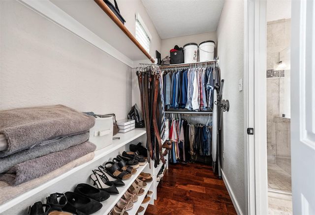 907 Middlecreek Street, Friendswood, TX 77546