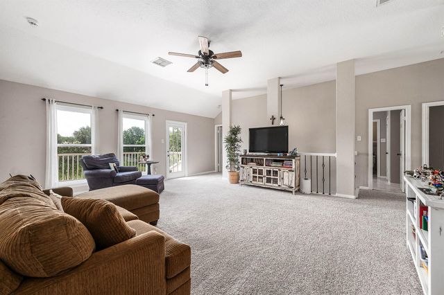 907 Middlecreek Street, Friendswood, TX 77546