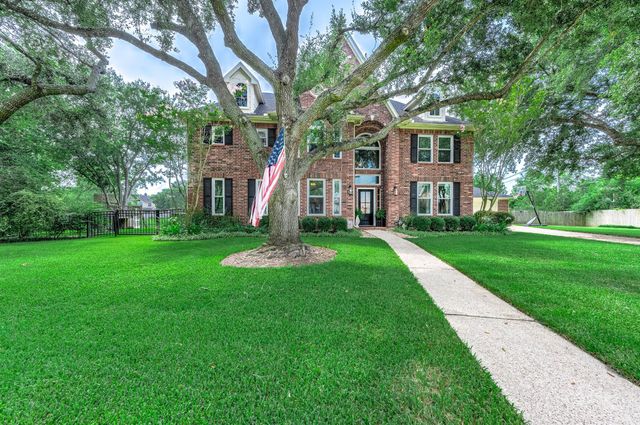 907 Middlecreek Street, Friendswood, TX 77546