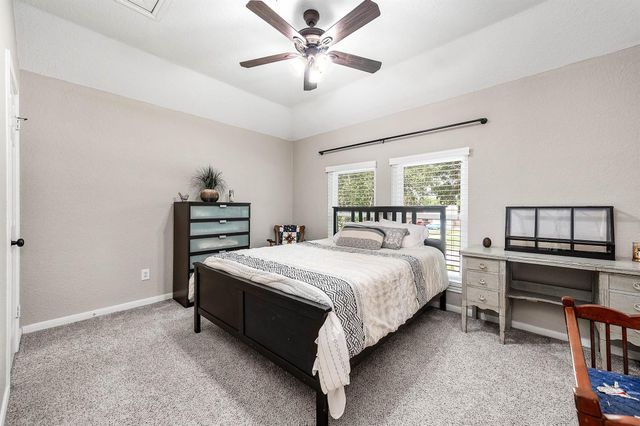 907 Middlecreek Street, Friendswood, TX 77546