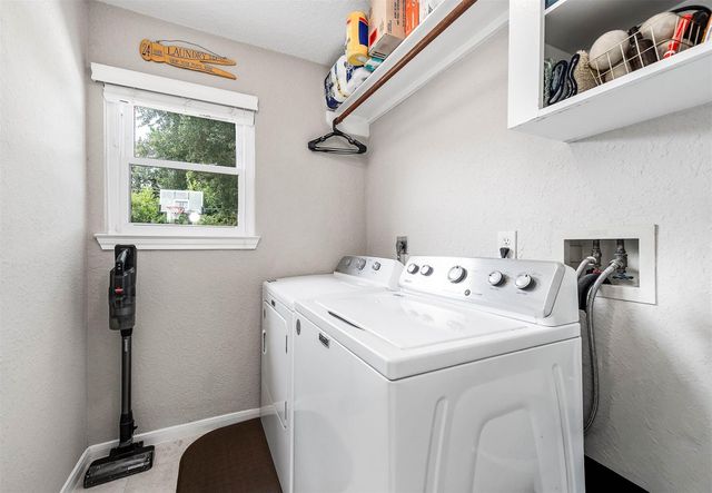 907 Middlecreek Street, Friendswood, TX 77546