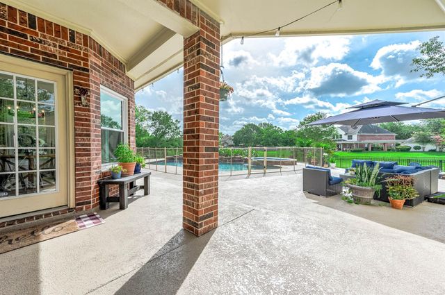 907 Middlecreek Street, Friendswood, TX 77546