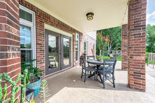 907 Middlecreek Street, Friendswood, TX 77546