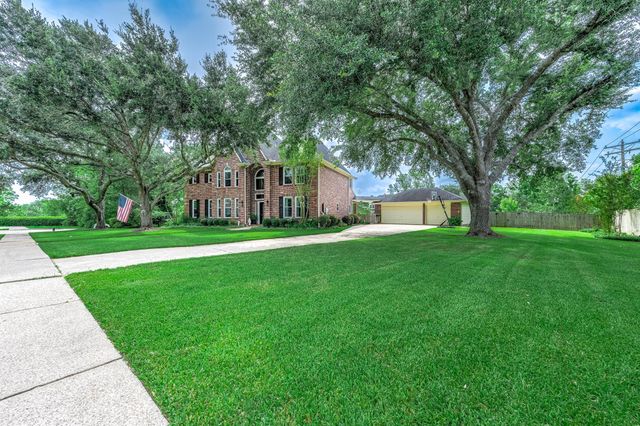 907 Middlecreek Street, Friendswood, TX 77546