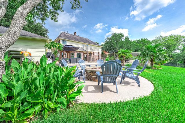 907 Middlecreek Street, Friendswood, TX 77546