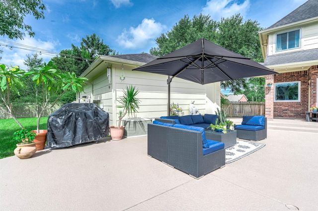 907 Middlecreek Street, Friendswood, TX 77546