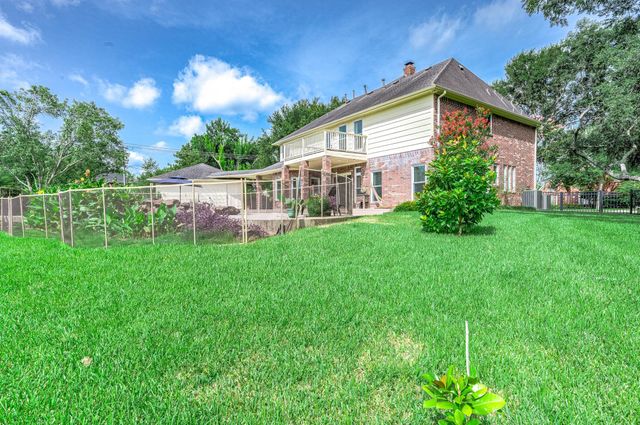 907 Middlecreek Street, Friendswood, TX 77546