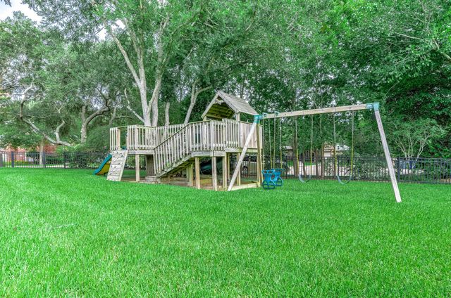 907 Middlecreek Street, Friendswood, TX 77546