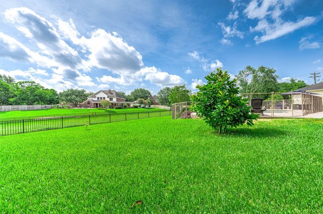 907 Middlecreek Street, Friendswood, TX 77546