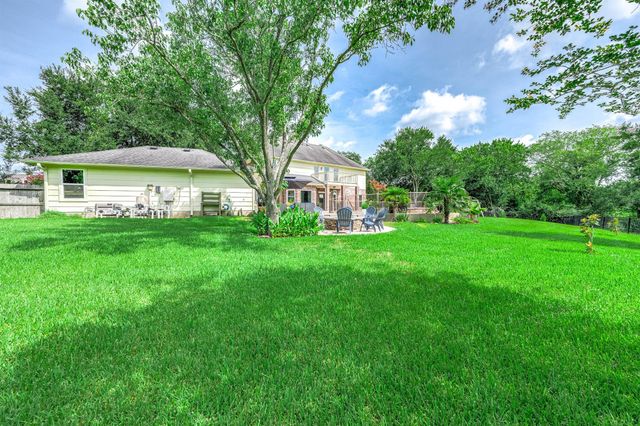 907 Middlecreek Street, Friendswood, TX 77546