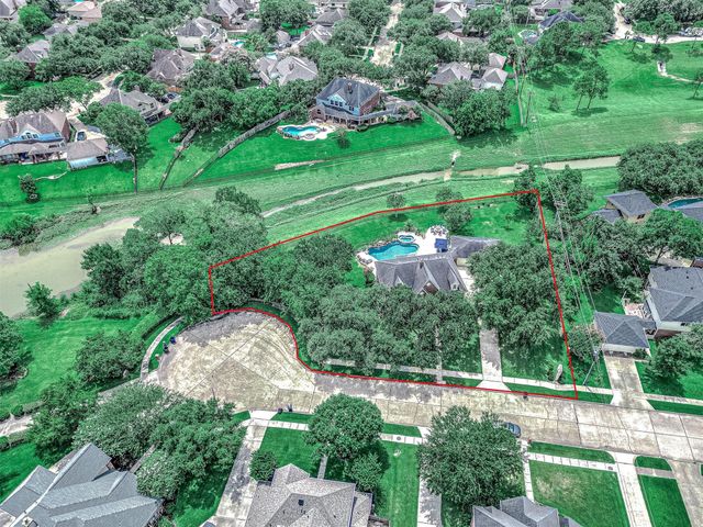 907 Middlecreek Street, Friendswood, TX 77546