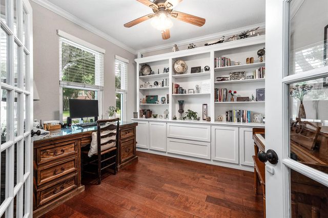 907 Middlecreek Street, Friendswood, TX 77546
