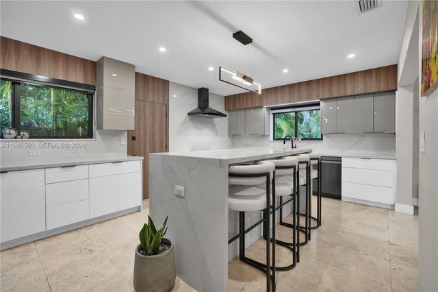 11905 NE 6th Ave, Biscayne Park, FL 33161