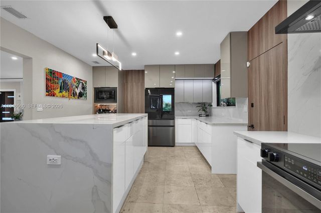 11905 NE 6th Ave, Biscayne Park, FL 33161