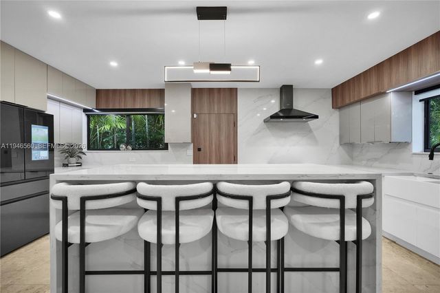 11905 NE 6th Ave, Biscayne Park, FL 33161