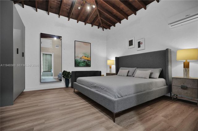 11905 NE 6th Ave, Biscayne Park, FL 33161