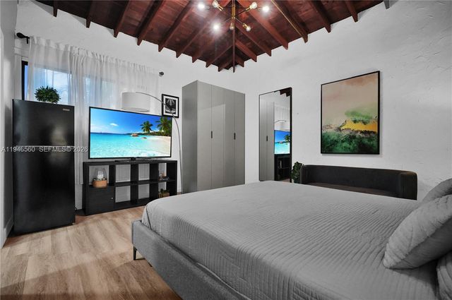 11905 NE 6th Ave, Biscayne Park, FL 33161