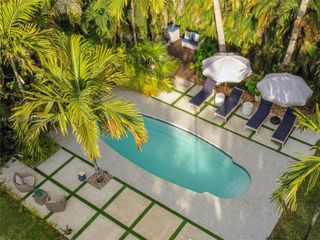 11905 NE 6th Ave, Biscayne Park, FL 33161