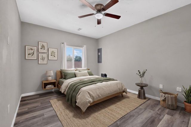 477 60th Street NW, Albuquerque, NM 87105