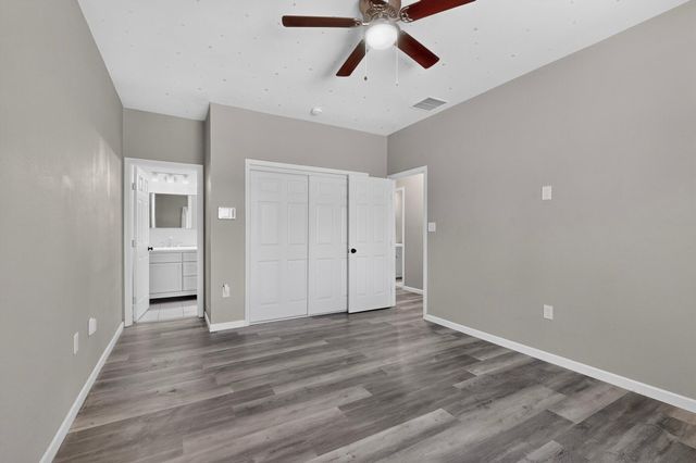 477 60th Street NW, Albuquerque, NM 87105