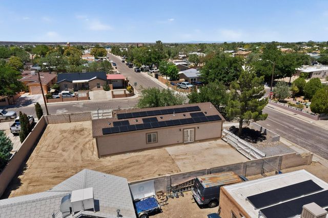 477 60th Street NW, Albuquerque, NM 87105