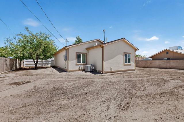 477 60th Street NW, Albuquerque, NM 87105