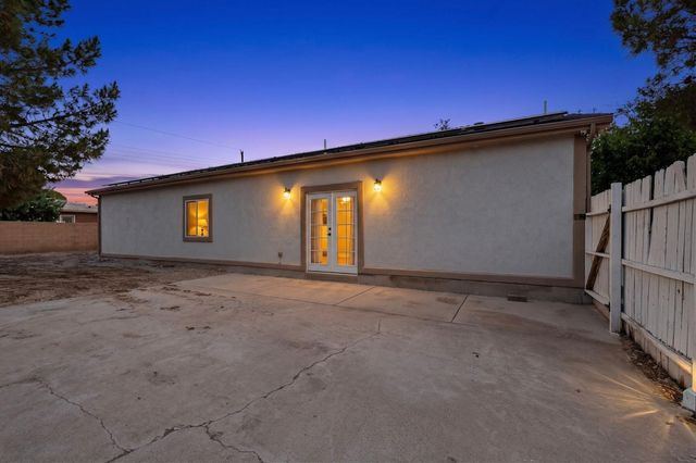 477 60th Street NW, Albuquerque, NM 87105