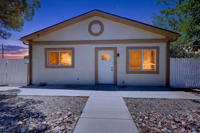 477 60th Street NW, Albuquerque, NM 87105