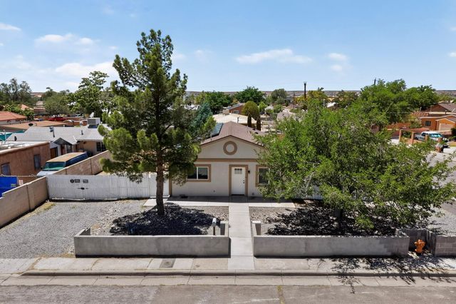 477 60th Street NW, Albuquerque, NM 87105