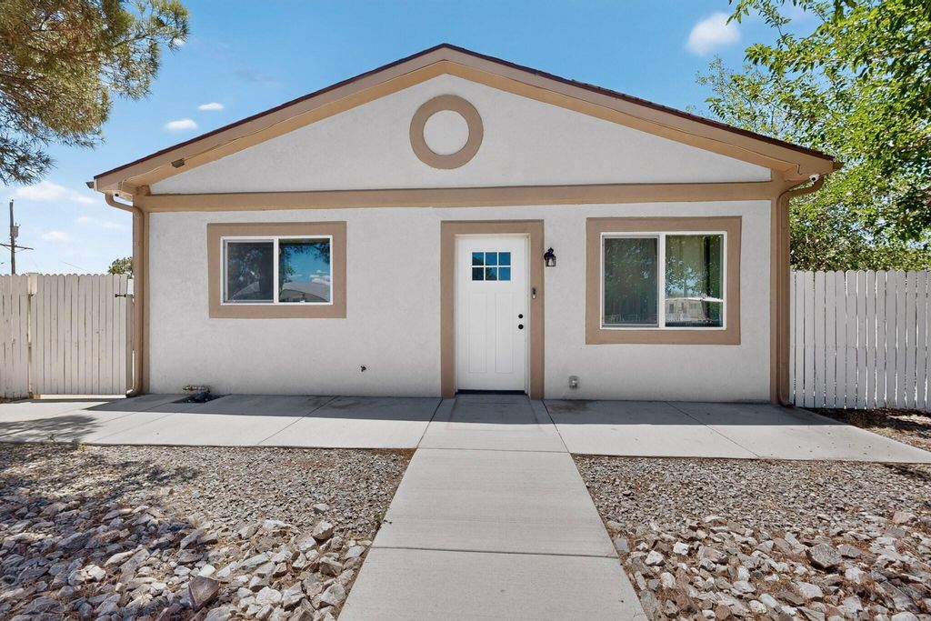 477 60th Street NW, Albuquerque, NM 87105