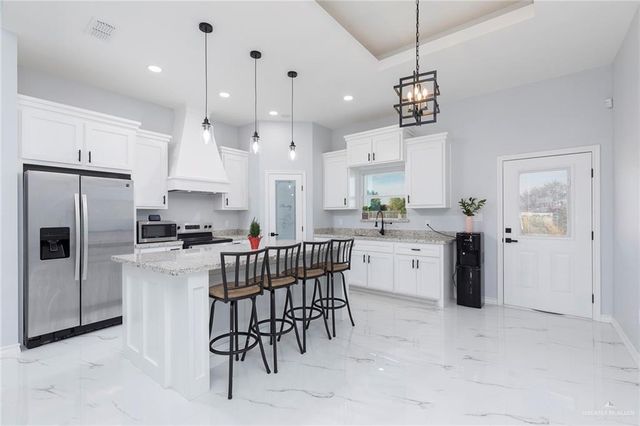 910 Bella Avenue, Alamo, TX 78516