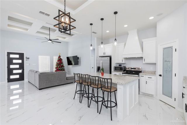 910 Bella Avenue, Alamo, TX 78516