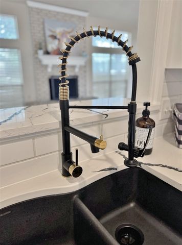 802 NW Hampton CT, Lawton, OK 73505