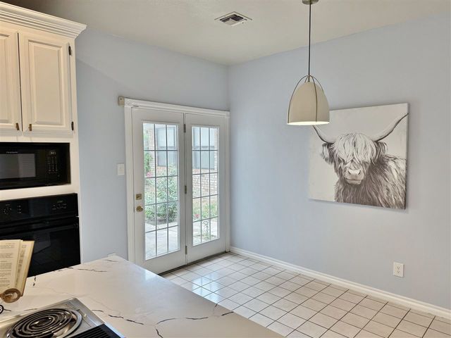 802 NW Hampton CT, Lawton, OK 73505