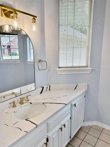 802 NW Hampton CT, Lawton, OK 73505