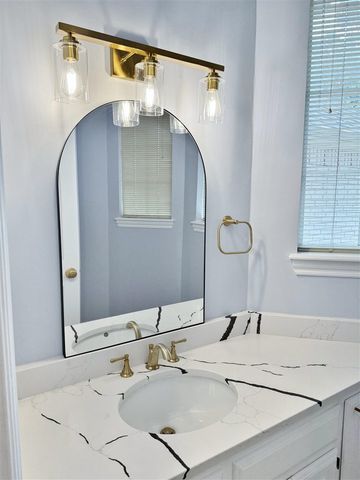 802 NW Hampton CT, Lawton, OK 73505