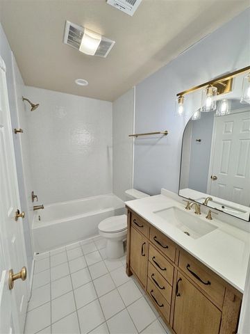 802 NW Hampton CT, Lawton, OK 73505