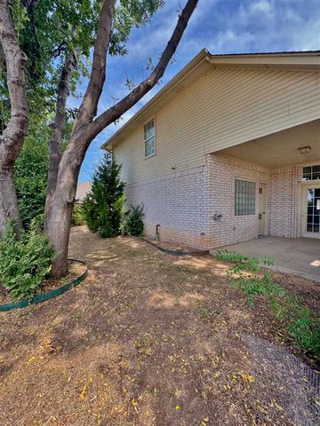 802 NW Hampton CT, Lawton, OK 73505