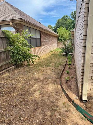 802 NW Hampton CT, Lawton, OK 73505