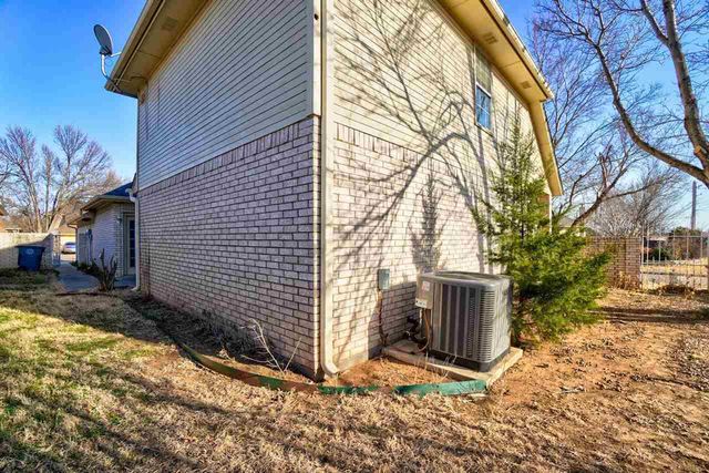 802 NW Hampton CT, Lawton, OK 73505