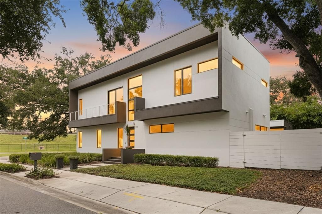 3139 W WAVERLY AVENUE, Tampa, FL 33629