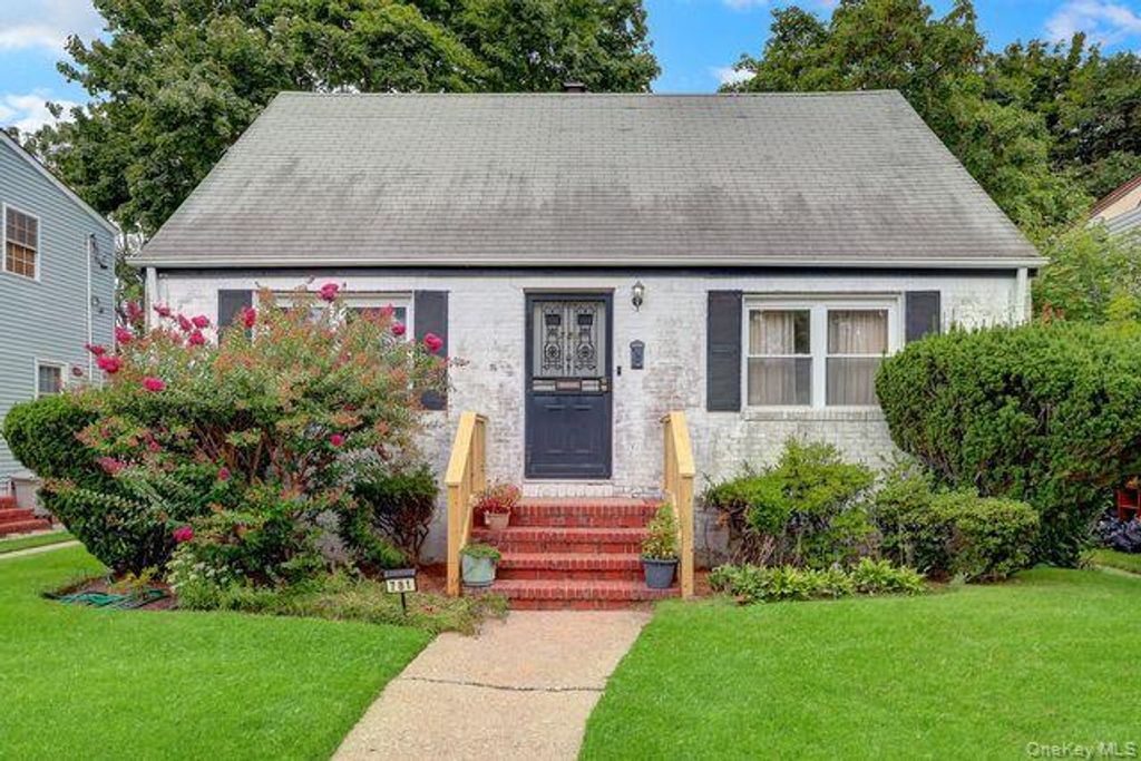 781 Salem Road, Uniondale, NY 11553 — exterior