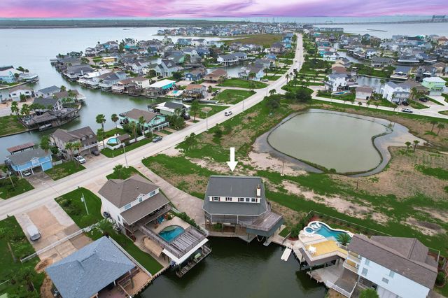 1303 Tiki Drive, Tiki Island, TX 77554