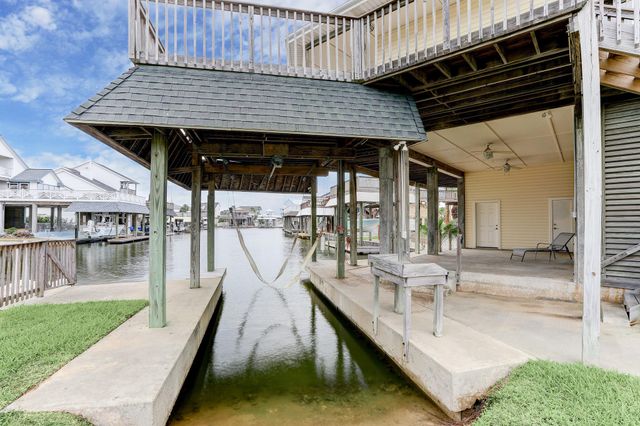 1303 Tiki Drive, Tiki Island, TX 77554