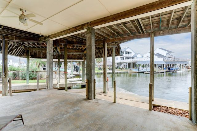 1303 Tiki Drive, Tiki Island, TX 77554