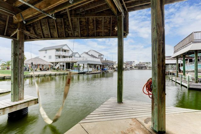 1303 Tiki Drive, Tiki Island, TX 77554